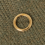 Round & Round Broche Goudkleurig zijkant - Mae Lilly