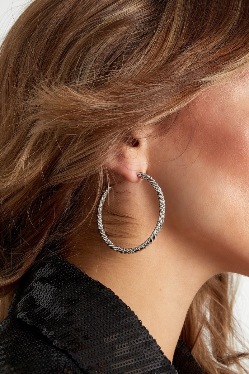 Twisted Hoop Large Oorbellen Goudkleurig