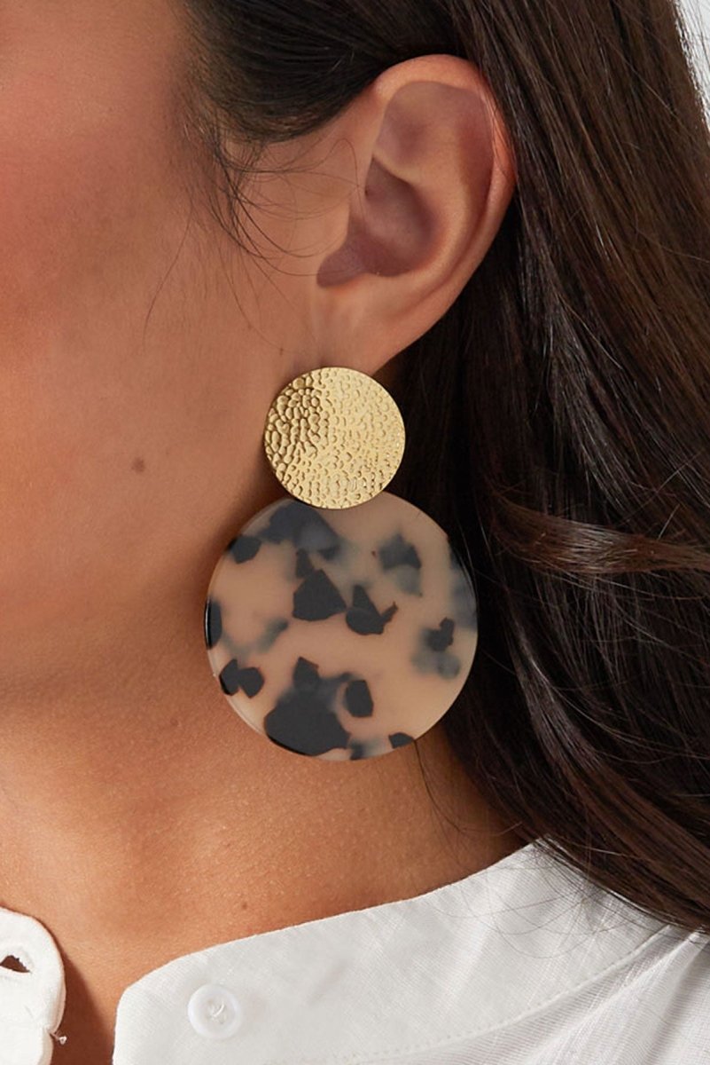 Tortoise Beige Statement Oorbellen Goudkleurig