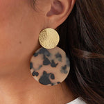 Tortoise Beige Statement Oorbellen Goudkleurig
