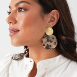Tortoise Beige Statement Oorbellen Goudkleurig