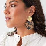 Tortoise Beige Statement Oorbellen Goudkleurig