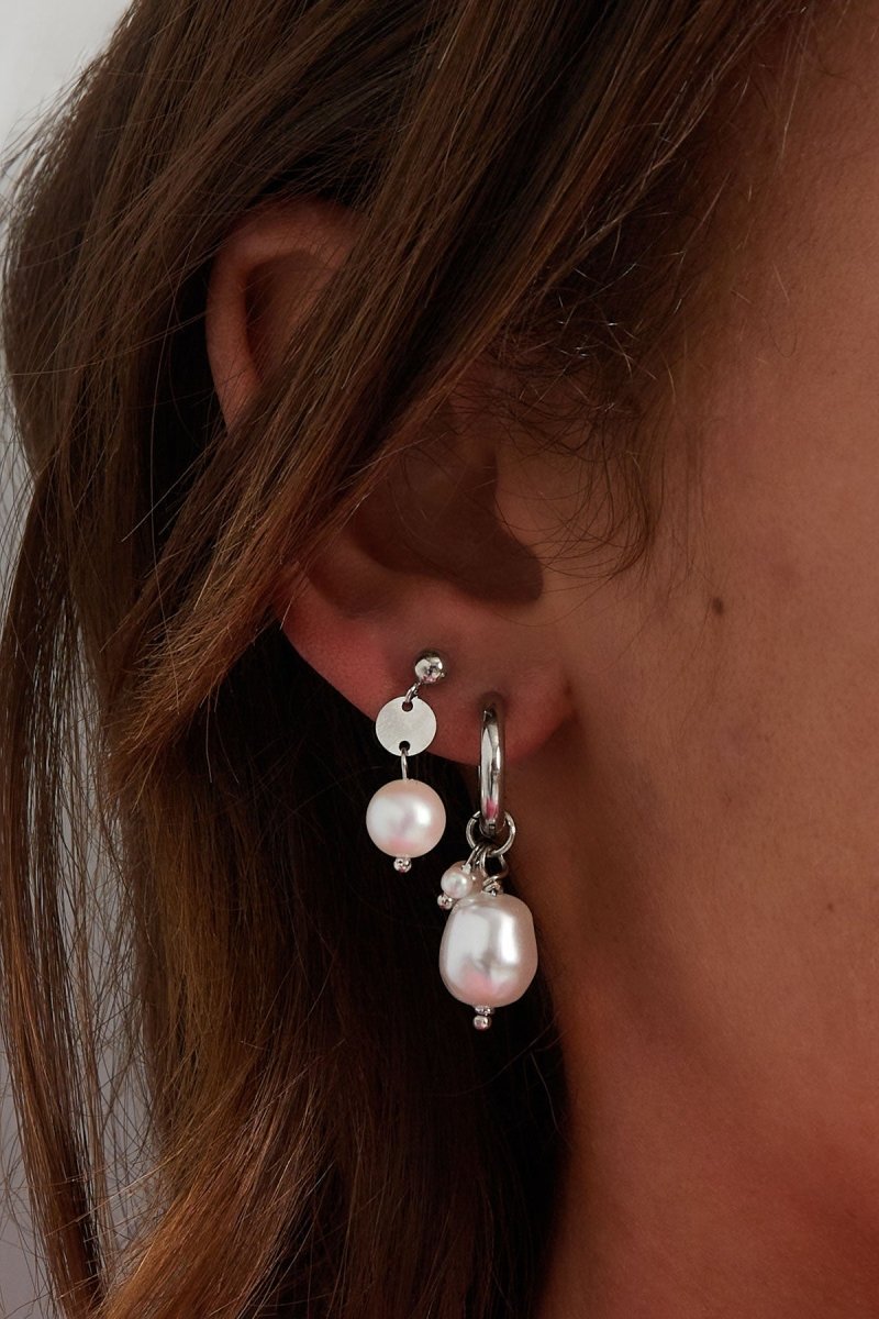 Large & Small Pearl Oorbellen Goudkleurig