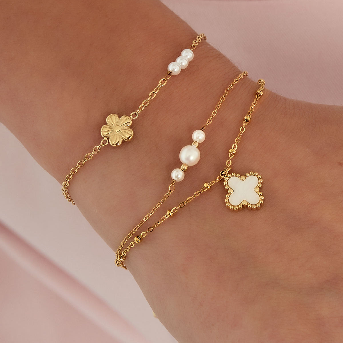 Flower with Pearls Armband Goudkleurig
