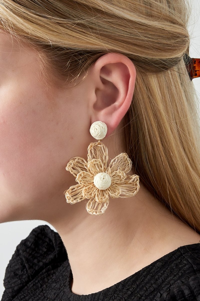 Raffia Flower Oorbellen Beige