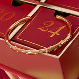 Starlit Cuff Armband Goudkleurig zijkant - Mae Lilly