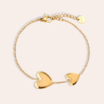 Two Hearts Together Armband Goudkleurig detail - Mae Lilly