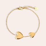 Two Hearts Together Armband Goudkleurig detail - Mae Lilly