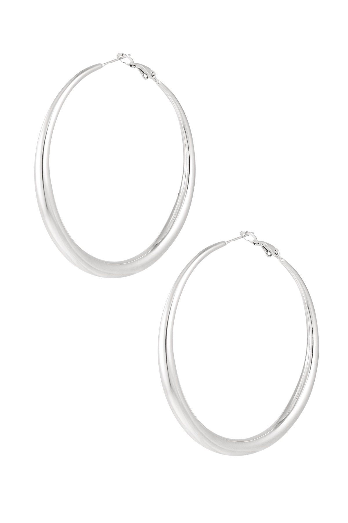 Thin to Thick Oorbellen Zilverkleurig – afbeelding 4 | Mae Lilly