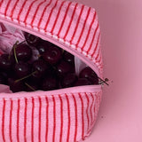 Make-up Tas Cherry Stripes zijkant - Mae Lilly