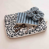 Graou Greige iPad Hoes zijkant - Mae Lilly