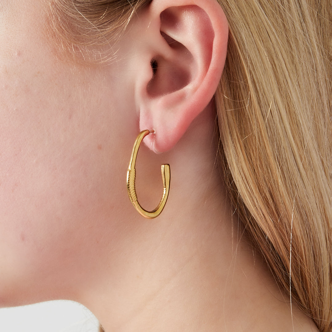 Endless Hoop Clip Oorbellen Zilverkleurig