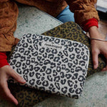 Graou Greige iPad Hoes detail - Mae Lilly