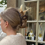 Haarklem Wavy Chocolate detail - Mae Lilly