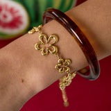 Playful Flowers Armband Goudkleurig zijkant - Mae Lilly