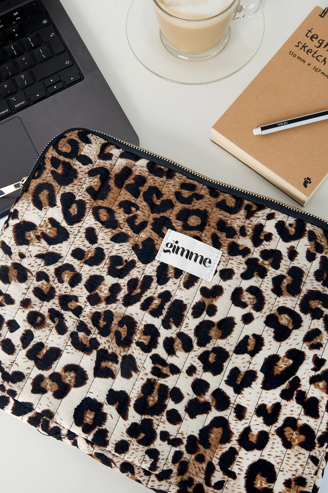 Leopard Dark Brown Laptophoes 33.5 cm x 23.5 cm zijkant - Mae Lilly