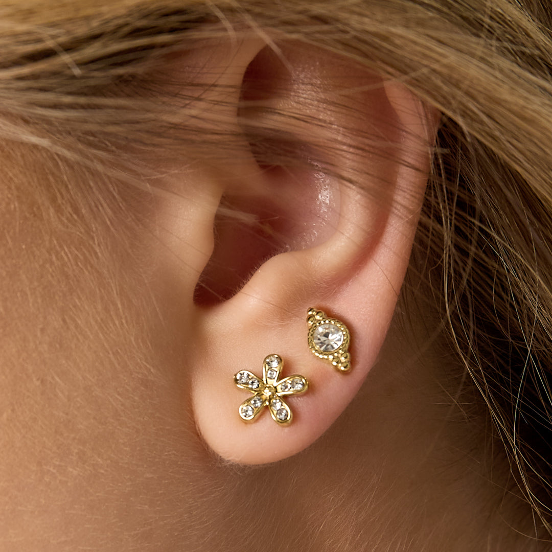 Luna Spark Studs Oorbellen Zilverkleurig detail - Mae Lilly