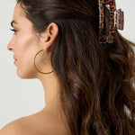Haarklem Untamed Beauty Brown gedragen - Mae Lilly