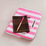 Neon Pink Stripes iPad Hoes zijkant - Mae Lilly