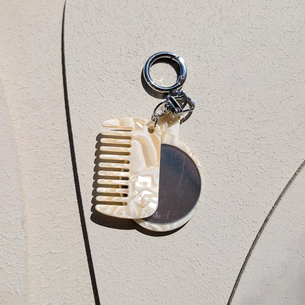 Comb & Mirror Charm Beige