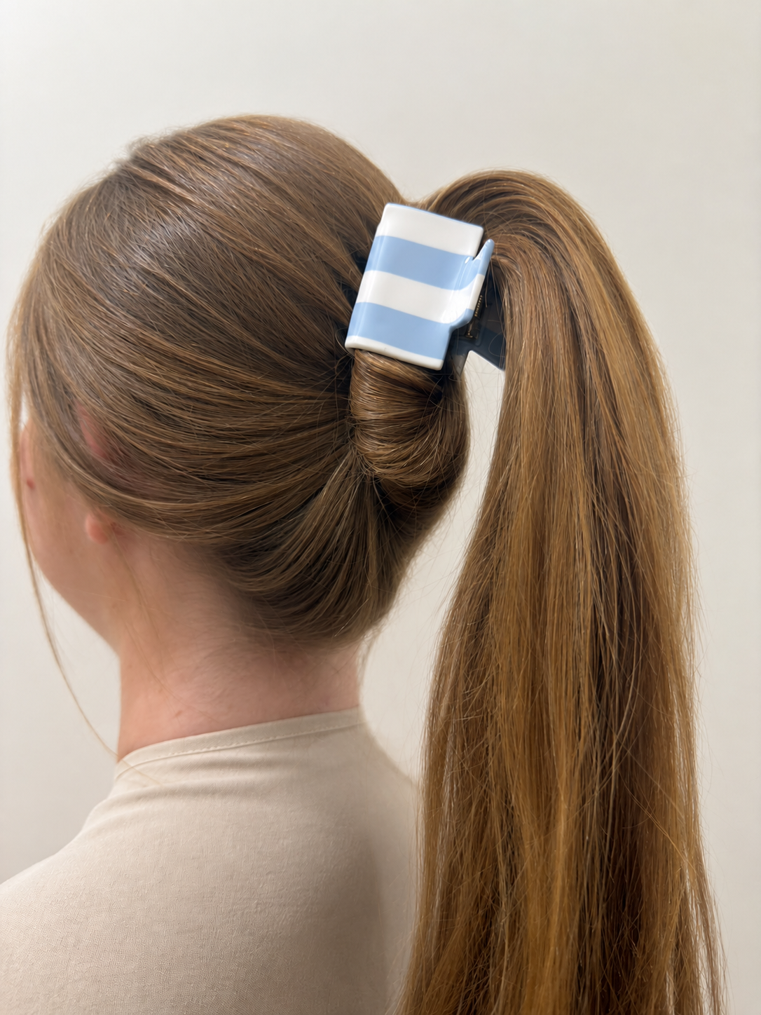 Haarklem Vierkant Sky Blue & White – afbeelding 2 | Mae Lilly