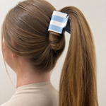 Haarklem Vierkant Sky Blue & White – afbeelding 2 | Mae Lilly