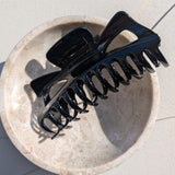 Haarklem Glanzend Bow XXL Black zijkant - Mae Lilly