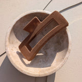 Haarklem Velvet Camel Brown zijkant - Mae Lilly