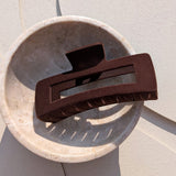 Haarklem Velvet Chocolate Brown zijkant - Mae Lilly