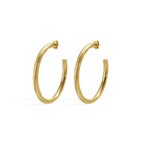 Halo Curve Matte Hoops Oorbellen Goudkleurig voorkant - Mae Lilly