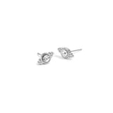 Luna Spark Studs Oorbellen Zilverkleurig voorkant - Mae Lilly