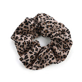 Petite Leopard Scrunchie voorkant - Mae Lilly