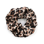 Timeless Leopard Scrunchie voorkant - Mae Lilly