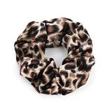 Timeless Leopard Scrunchie voorkant - Mae Lilly
