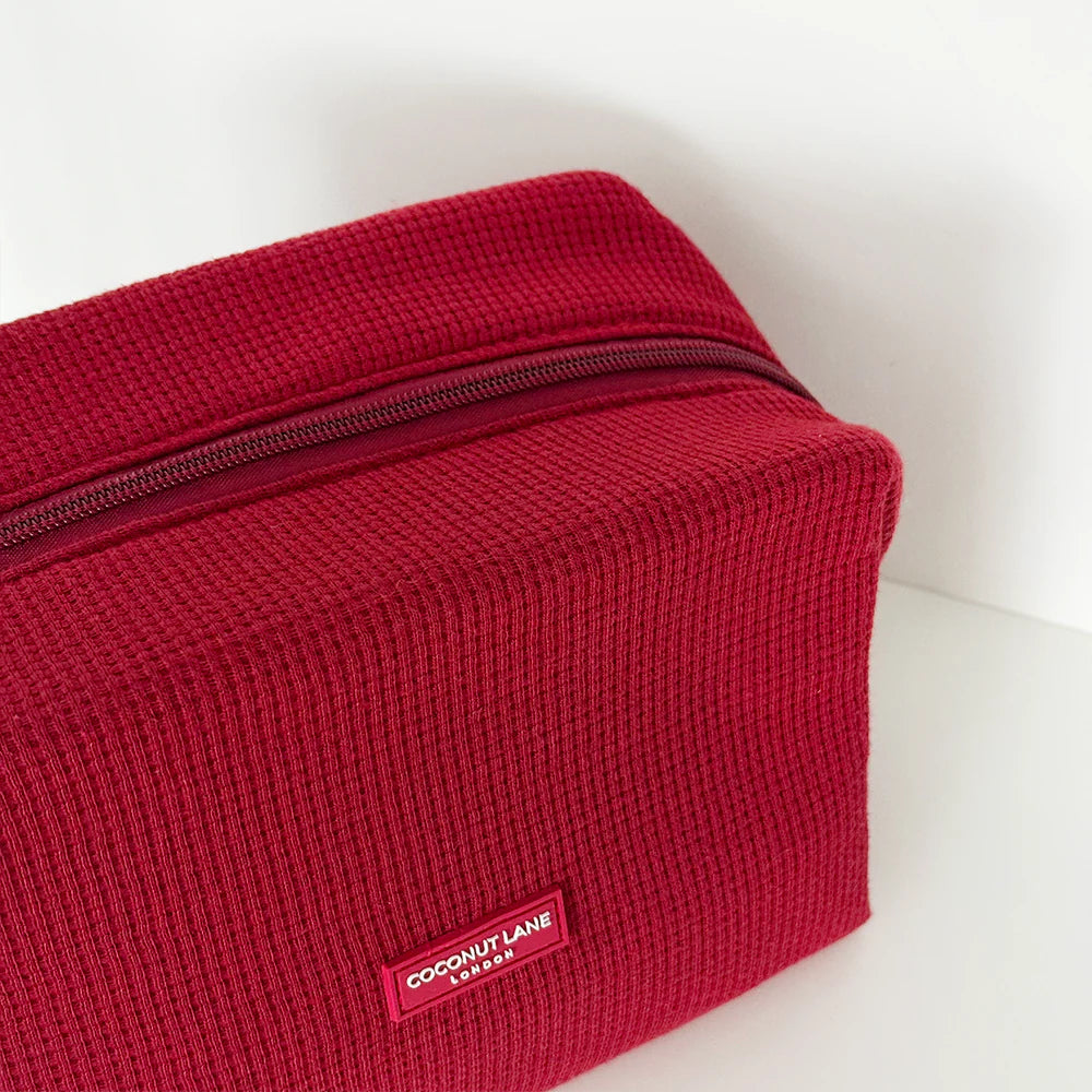 Make-up Tas Waffle Burgundy verpakking - Mae Lilly