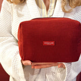 Make-up Tas Waffle Burgundy zijkant - Mae Lilly