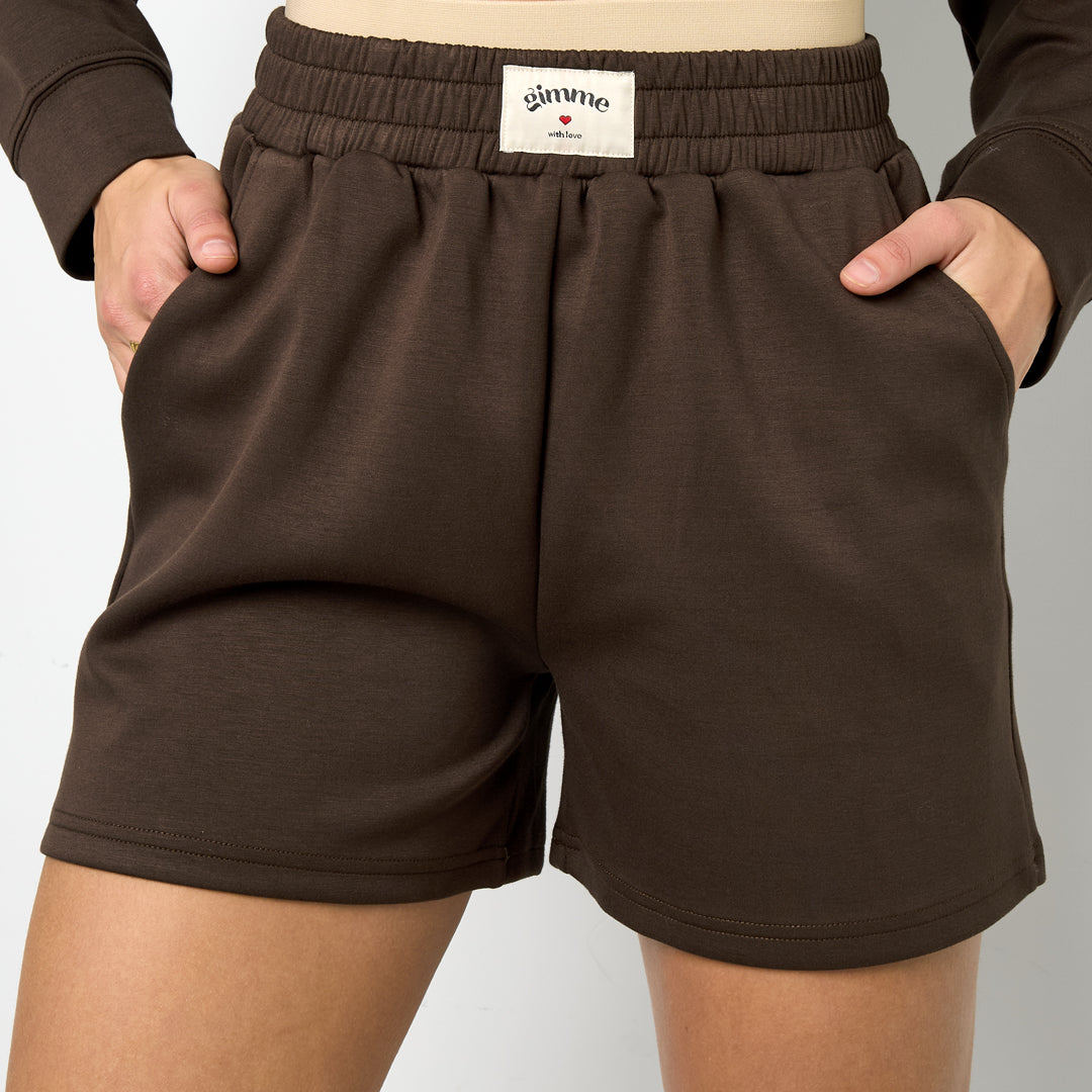Everyday Chill Short Chocolate Brown XL zijkant - Mae Lilly