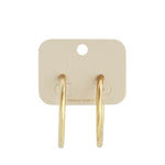 Halo Curve Matte Hoops Oorbellen Goudkleurig gedragen - Mae Lilly