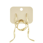 Sunlit Swirl Oorbellen Zilverkleurig gedragen - Mae Lilly