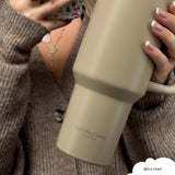 Stainless Steel Tumbler Caramel Latte zijkant - Mae Lilly
