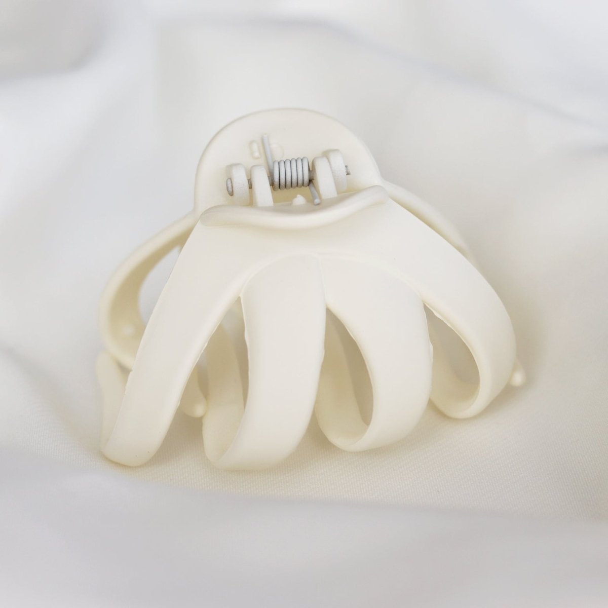 🎁 Haarklem Octopus Matte Creamy White (100% off)