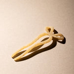 Haarpin Boogs Ivory zijkant - Mae Lilly