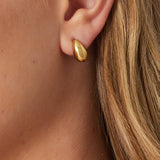 Tear Drop Oorbellen Goudkleurig zijkant - Mae Lilly