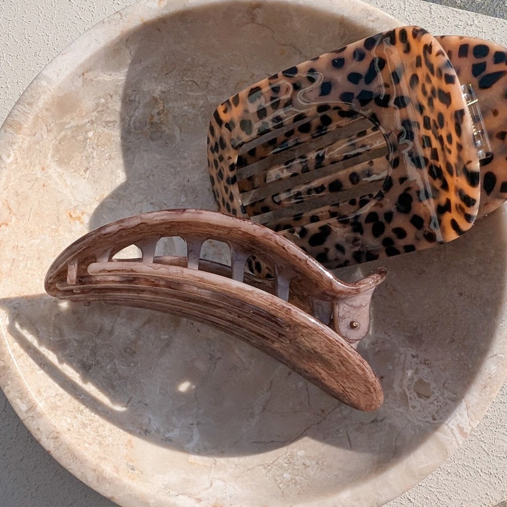 Haarclip Flat Oval Cheetah Dots zijkant - Mae Lilly