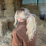 Rodeo Cowgirl Scrunchie zijkant - Mae Lilly